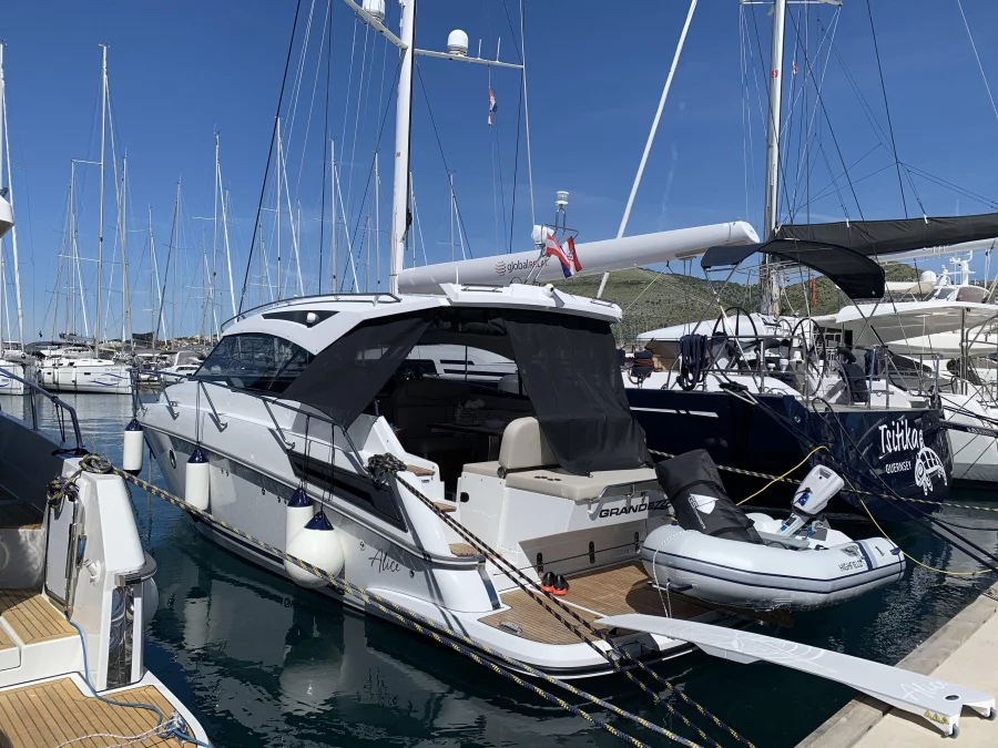 Grandezza 34 OC (Alice) gangway - 2