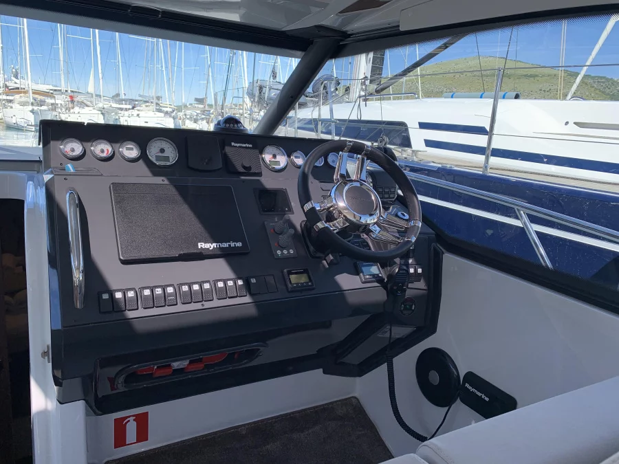 Grandezza 34 OC (Alice) skipper seat - 24