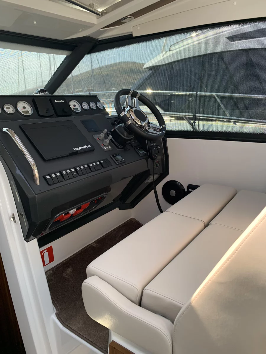 Grandezza 34 OC (Alice) skipper seat_2 - 19