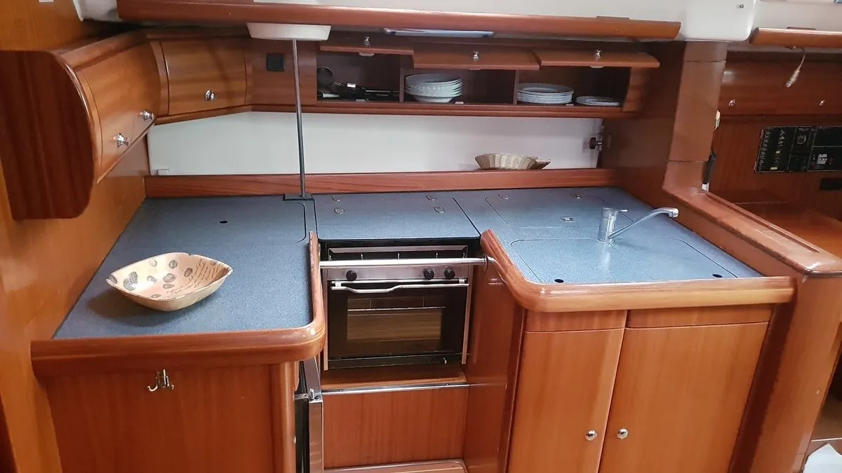 Bavaria 49 — photo 11