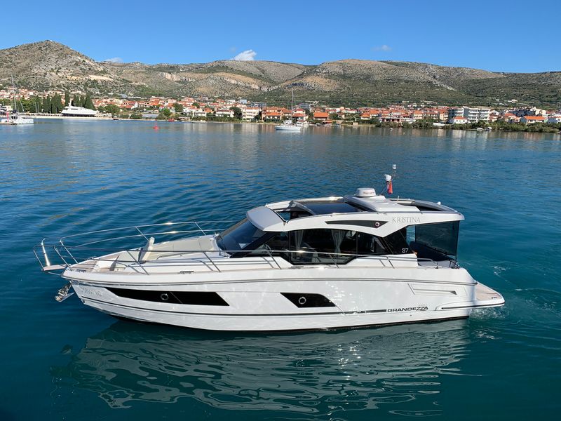 Photo #1 - Grandezza 37 CA (KRISTINA) en Trogir - 12638