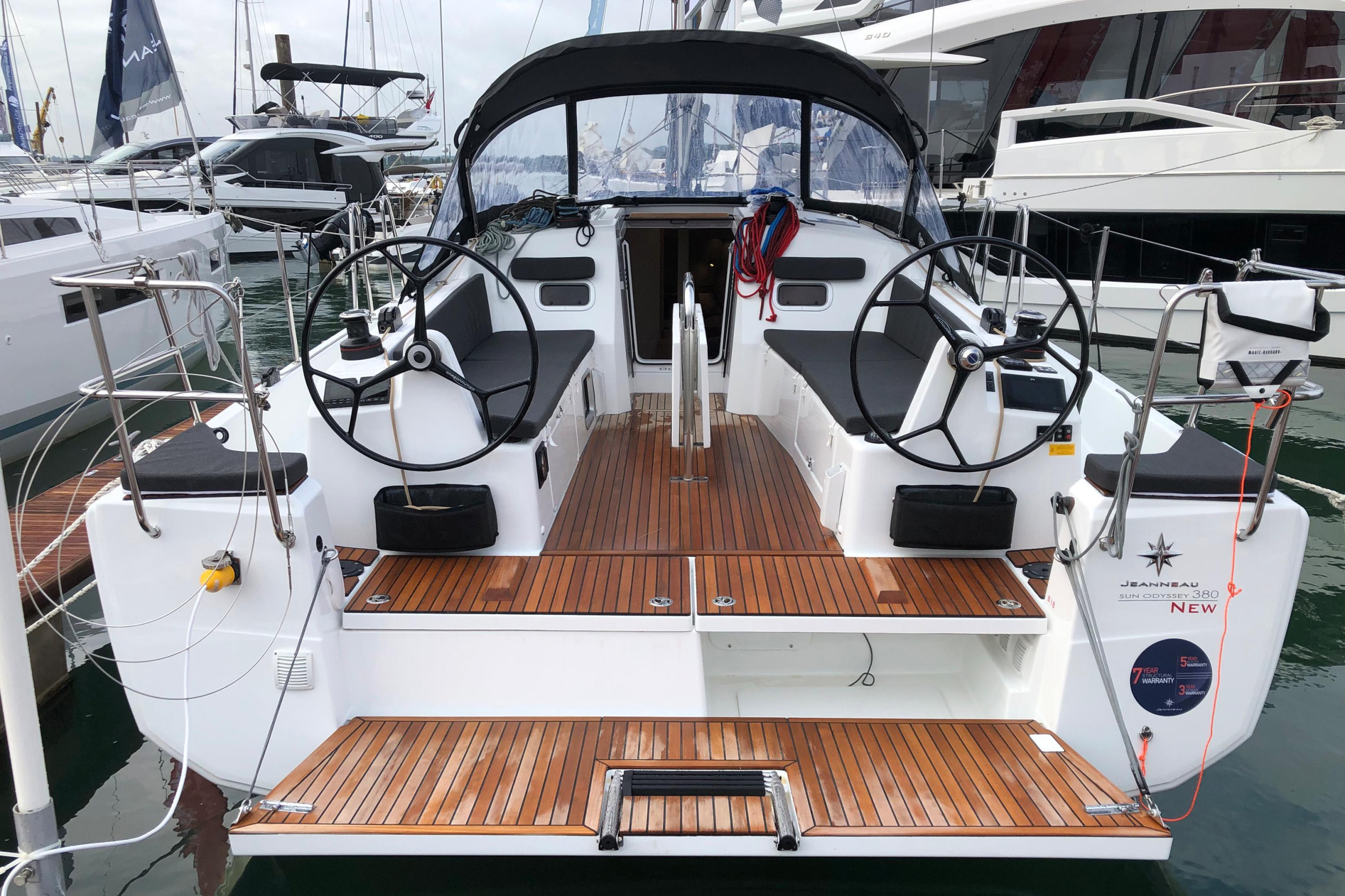 Sun Odyssey 380 — photo 3