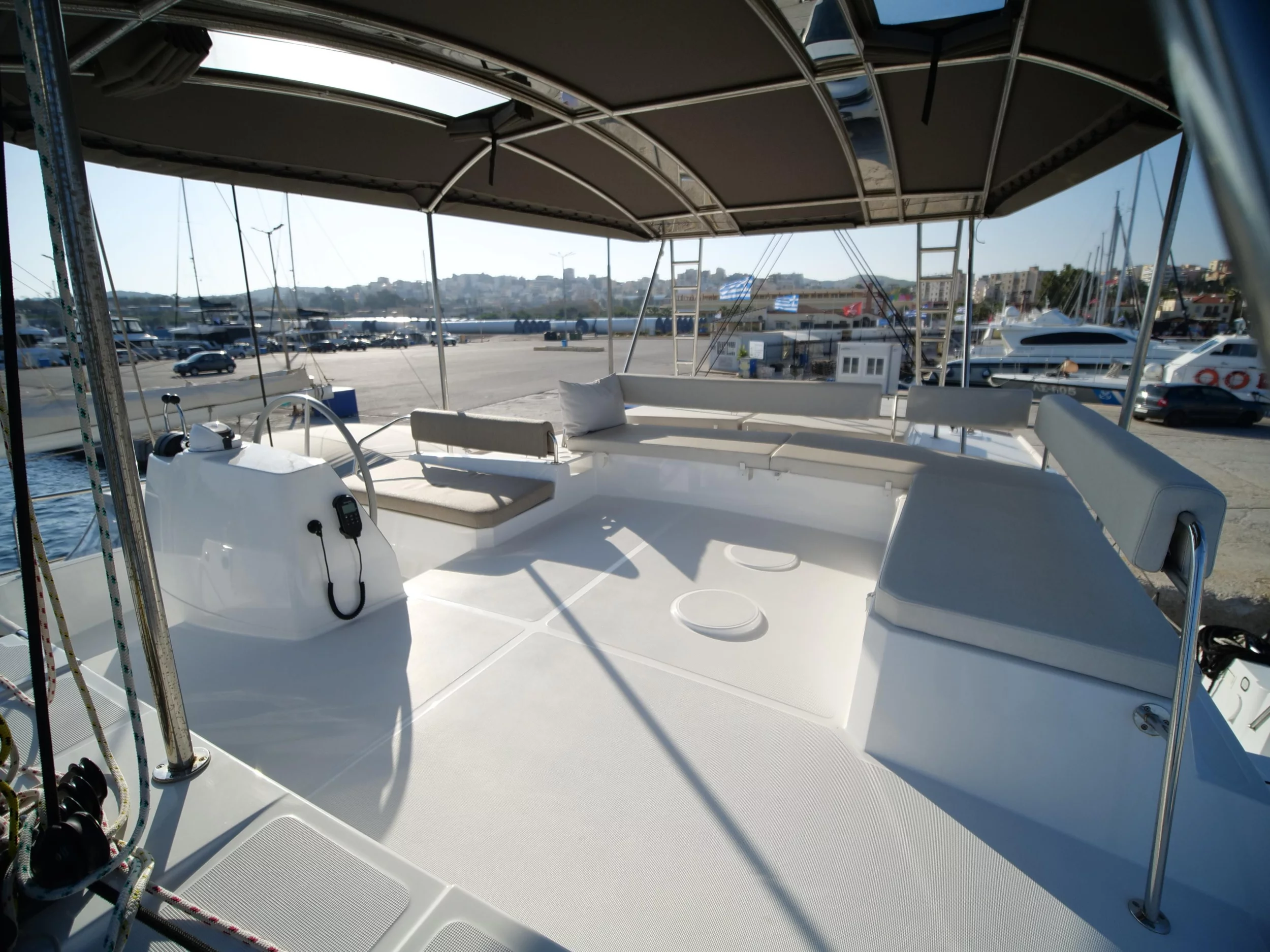 Bali 4.8 (EAGLE) flybridge - 22