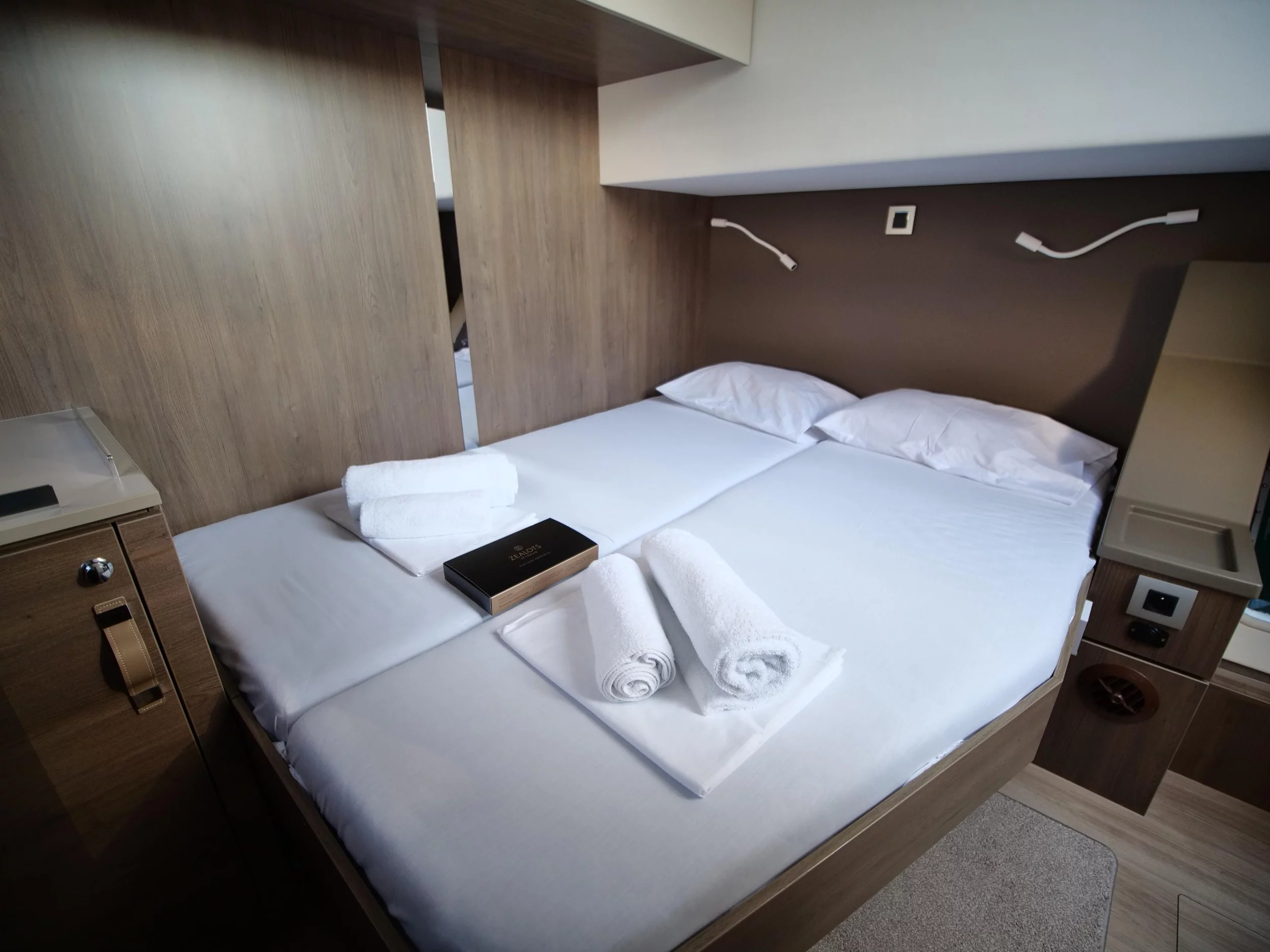Bali 4.8 (EAGLE) cabin with cockpit exit 2 - 19
