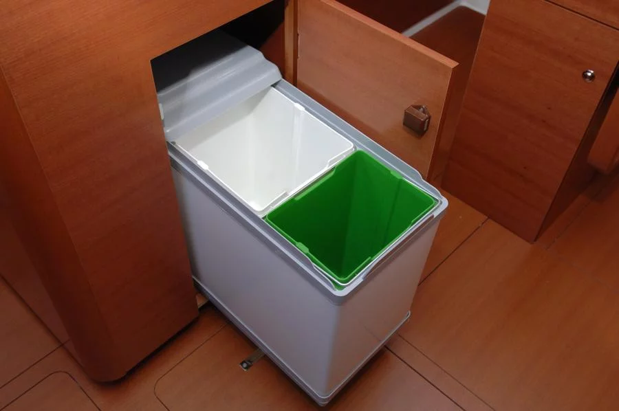 Dufour 335 GL (Lara) Dufour 335 GL galley - 10