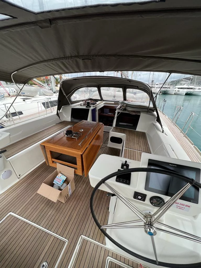 Dufour 520 Grand Large (Valle d'Aosta)  - 4