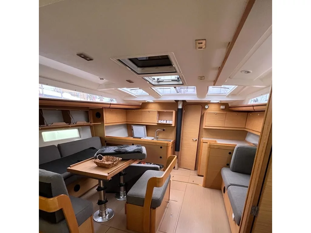 Dufour 520 Grand Large (Valle d'Aosta) Interior image - 5