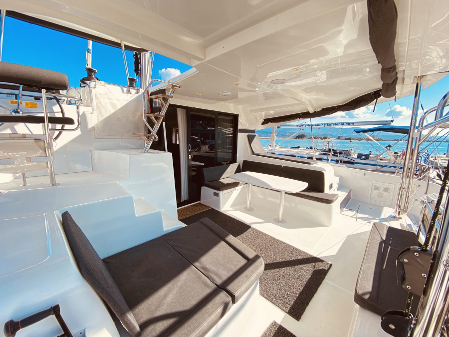 Lagoon 42 — photo 16