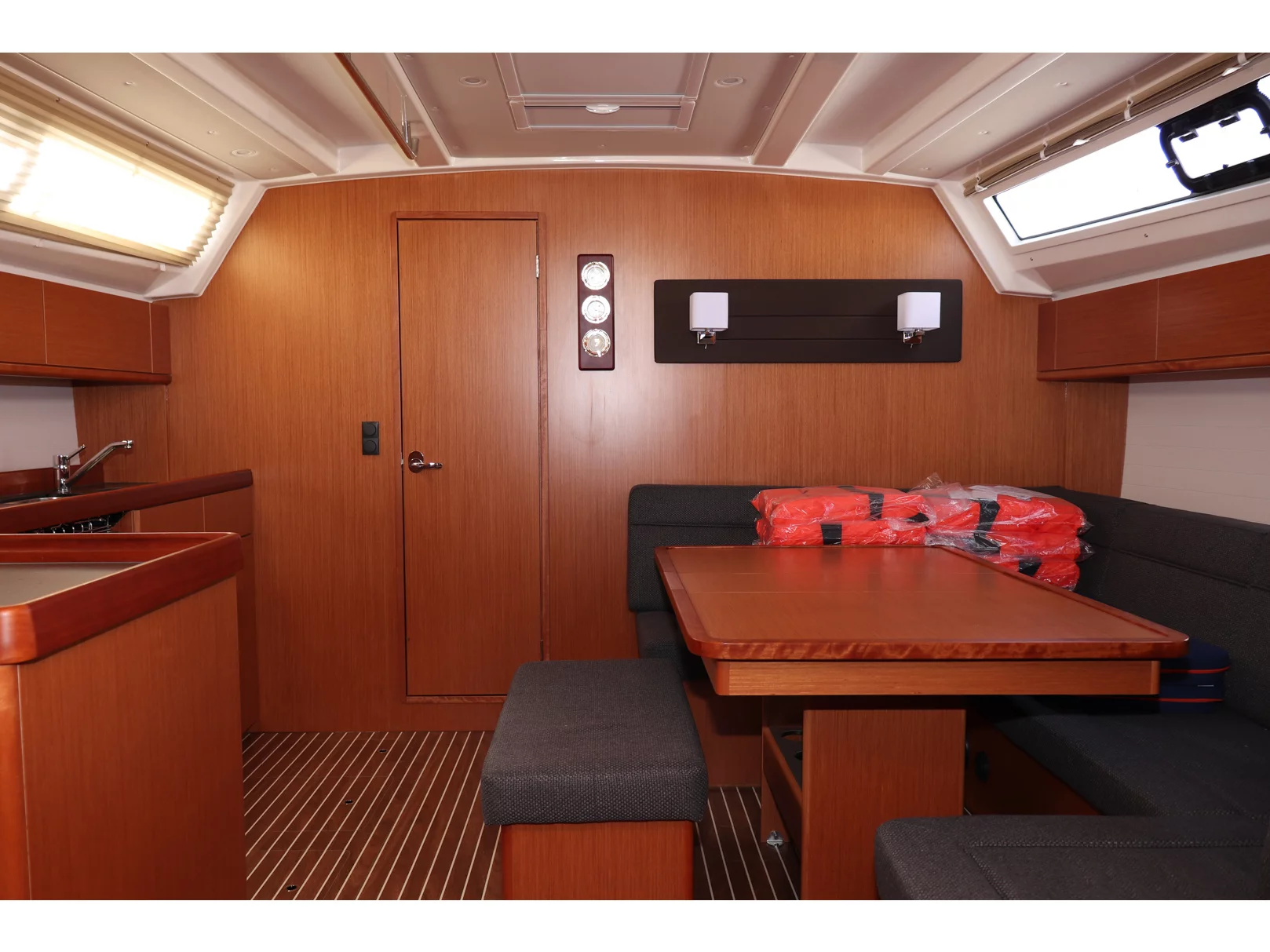 Bavaria Cruiser 46 (Avelina) Interior image - 17