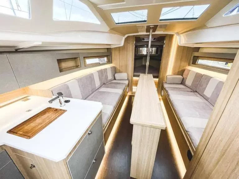 Maxus 34 (Fuledzki Rog) Interior image - 26