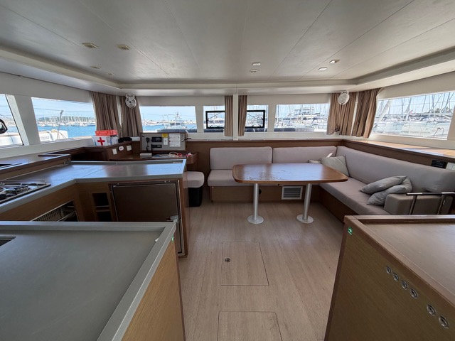 Lagoon 450 Fly — photo 7