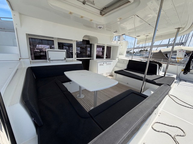 Lagoon 450 Fly — photo 11