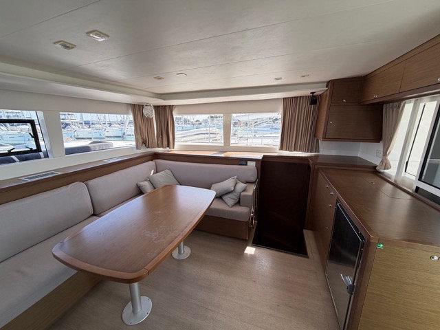 Lagoon 450 Fly — photo 8