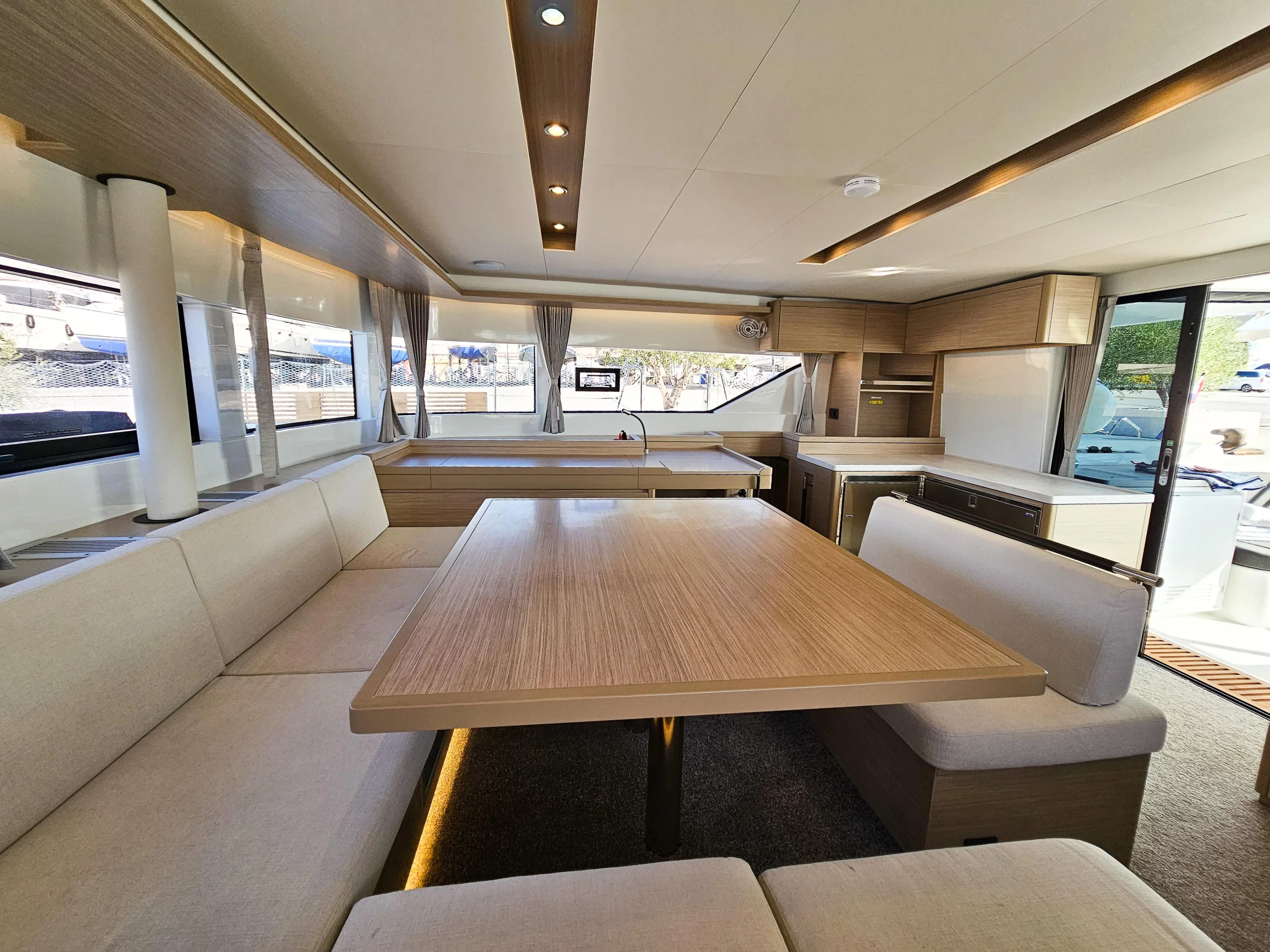 Lagoon 51 Fly (Nevera) salon - 10