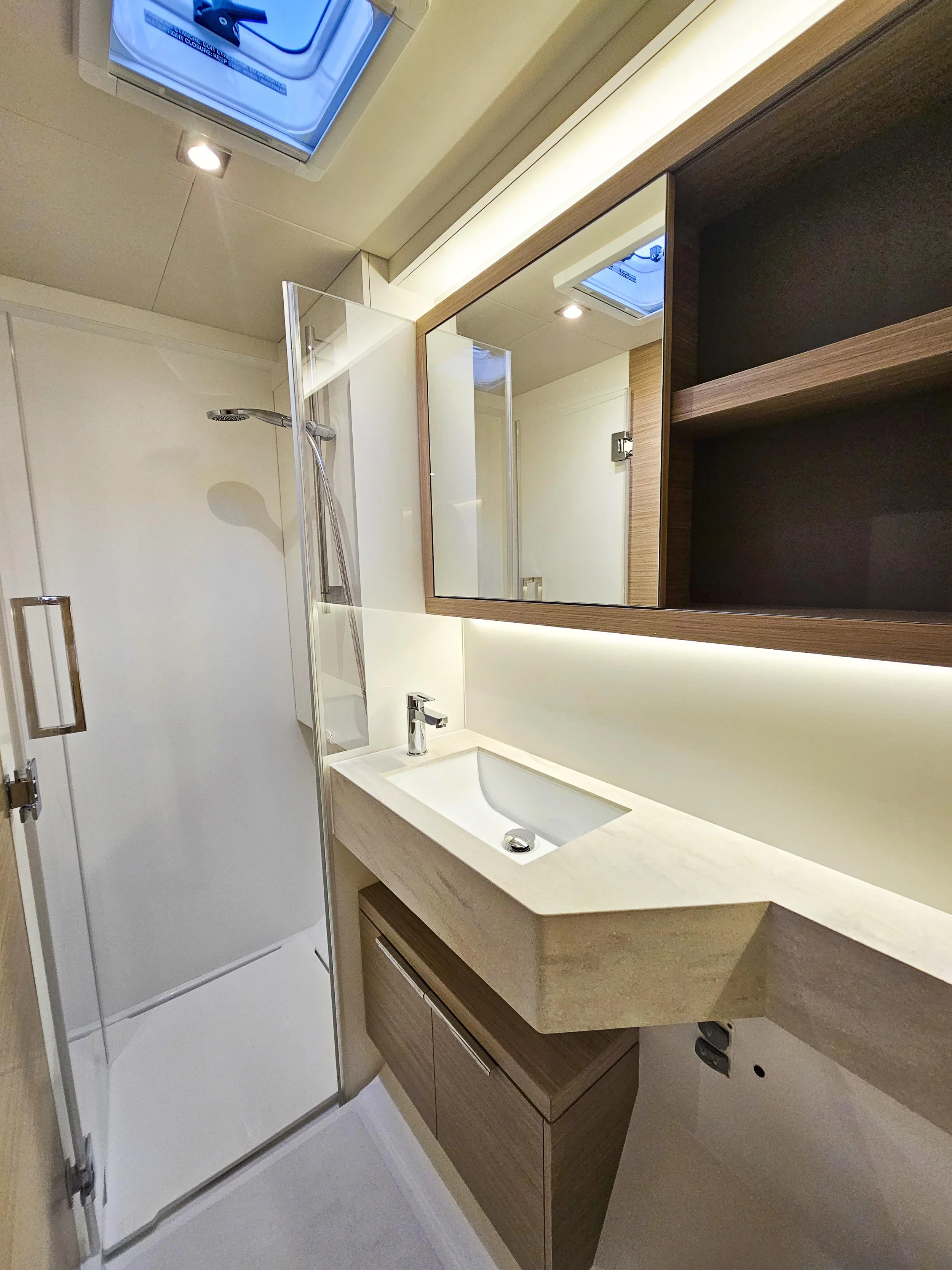 Lagoon 51 Fly (Nevera) toilette 2 - 7