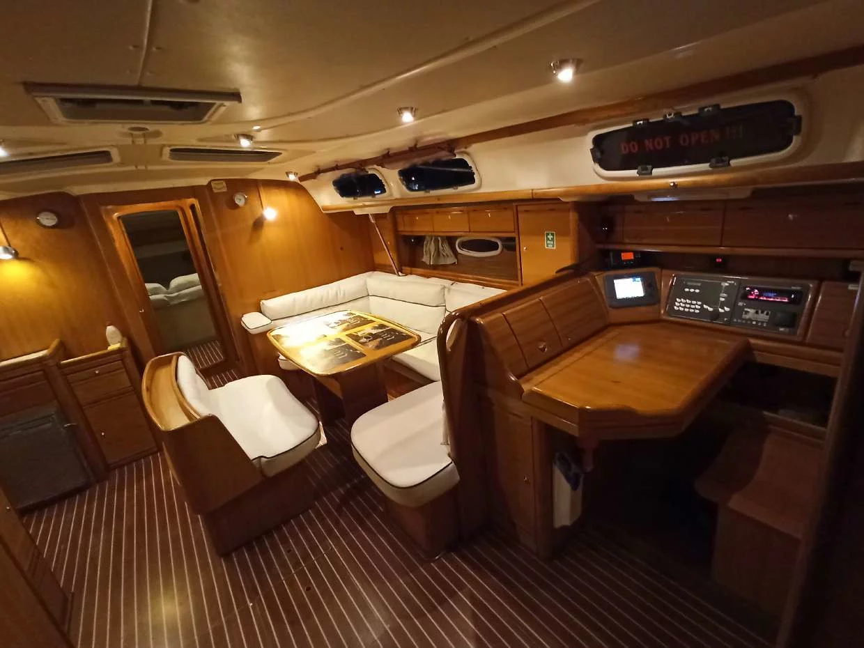 Bavaria 46 Cruiser (Lila) Interior image - 8