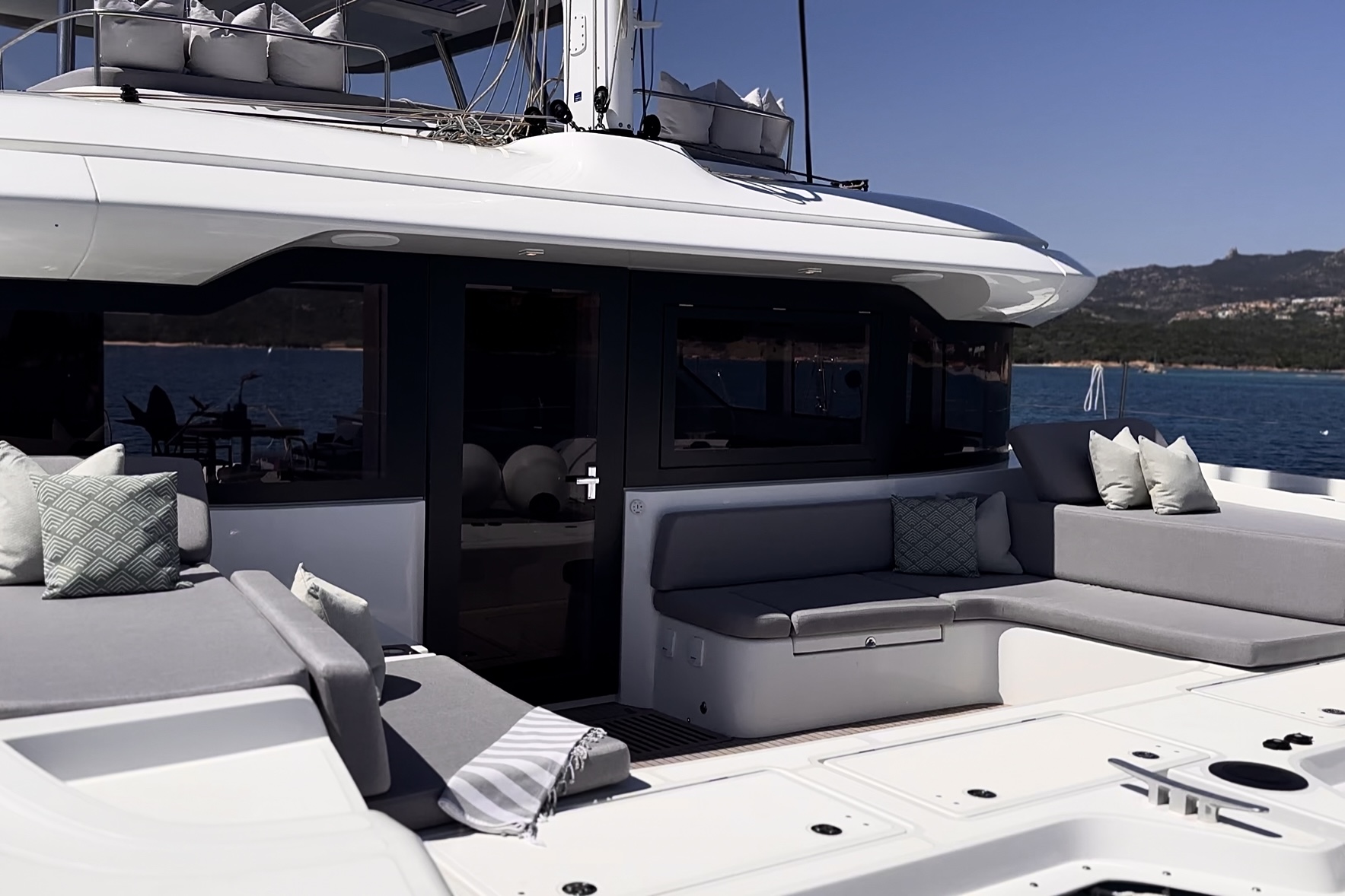 Lagoon 60 — photo 23
