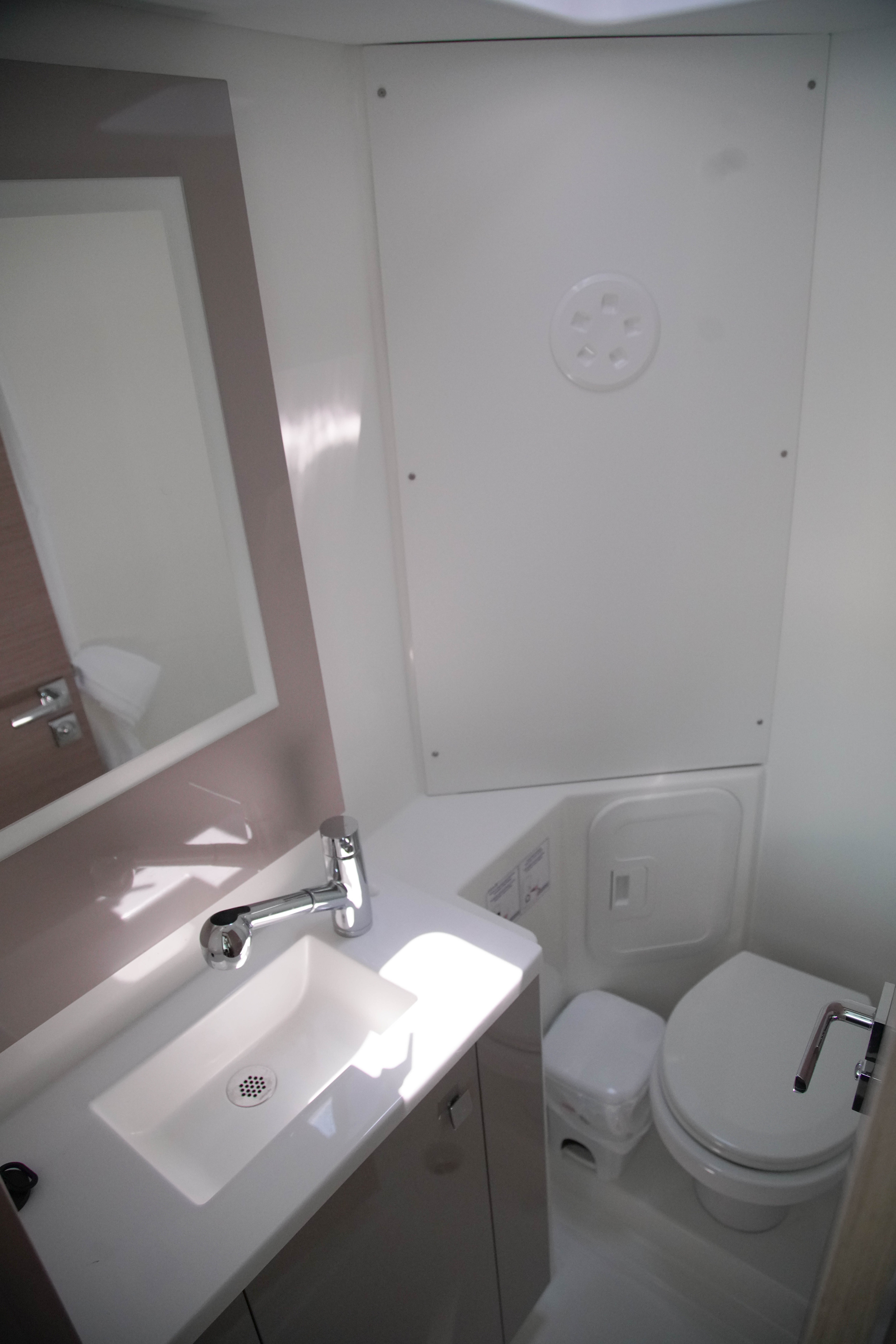 Photo #13 - Isla 40 ( & Watermaker & - 4+1 Cabins/4 Heads) (Anasa) en Kavala - 18258