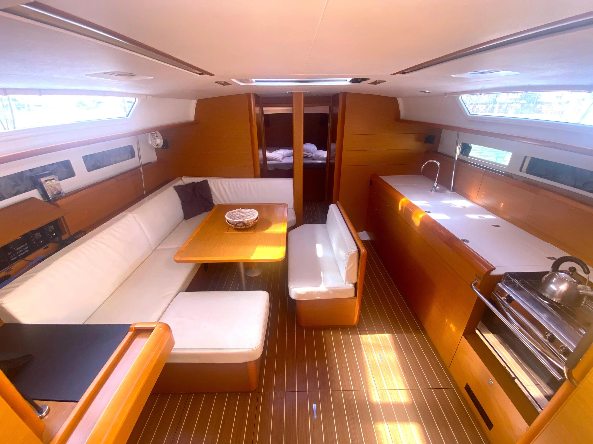 Sun Odyssey 479 Full refit 2024 ( new Bimini - Spray hood - new exterior cushions - new outboard ) (ARTDRENALIN) Interior image - 14