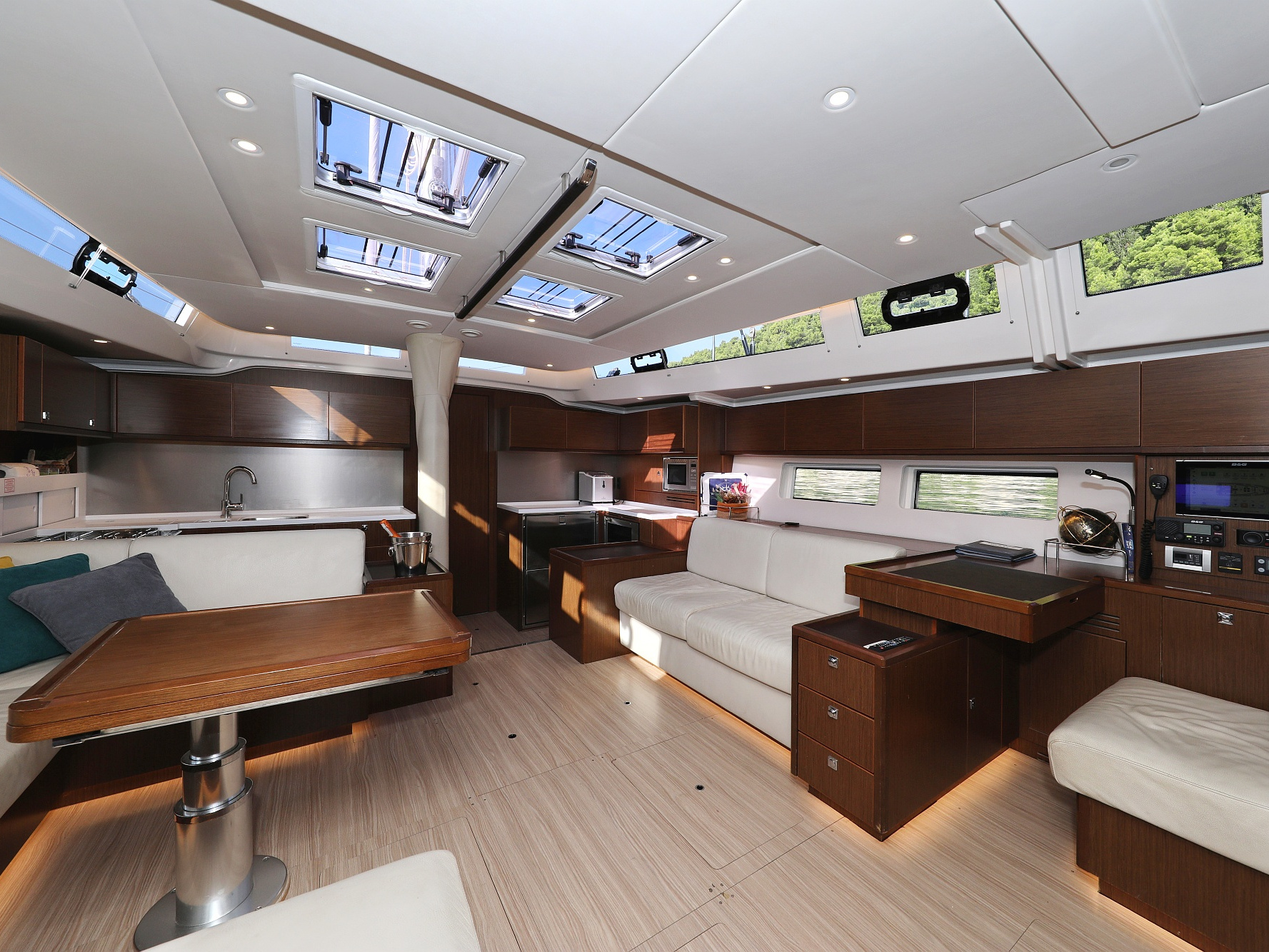 Bavaria Cruiser 57 — photo 12