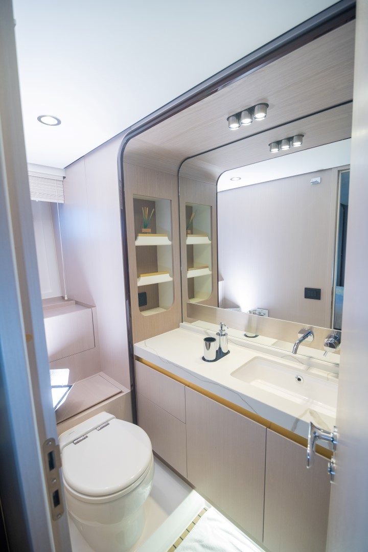 Photo #44 - Azimut 60 (GENESIS) en Primosten - 20909