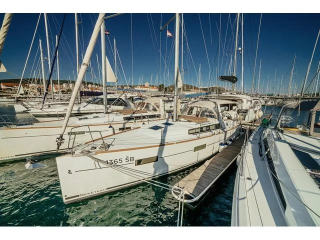 Oceanis 38 (HAPPY) Main image - 0
