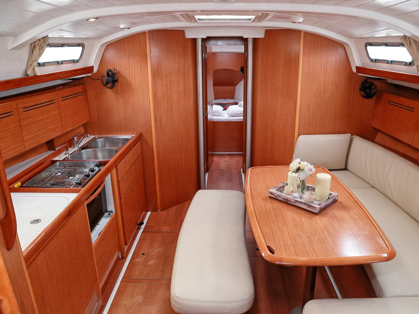 Cyclades 43.4 (Too Lucky) Interior image - 4