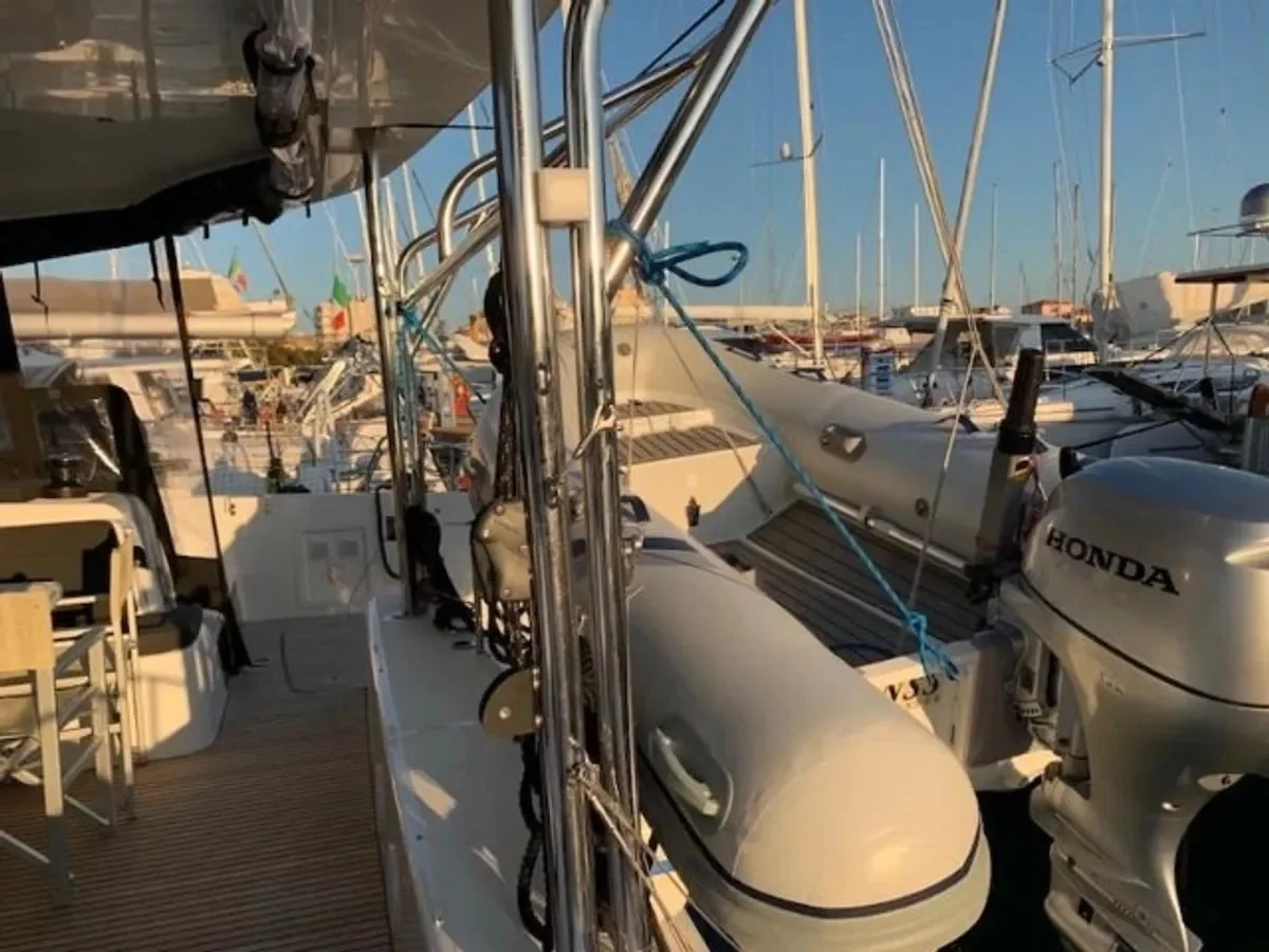 Lagoon 42 (Maisha)  - 12