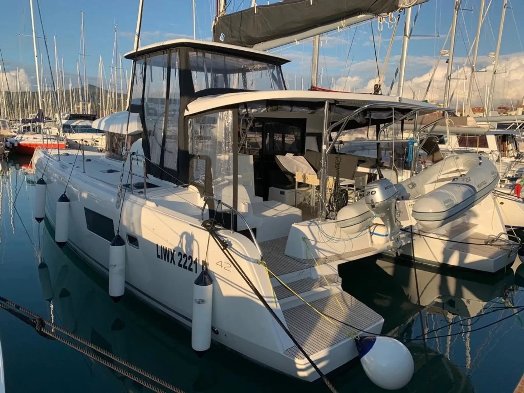 Lagoon 42 (Maisha)  - 6