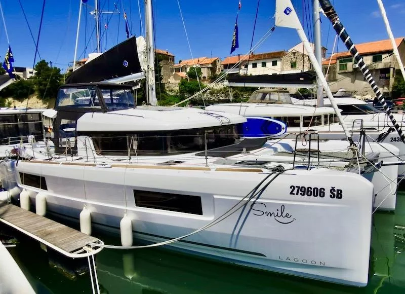 Lagoon 40 (SMILE)  - 3