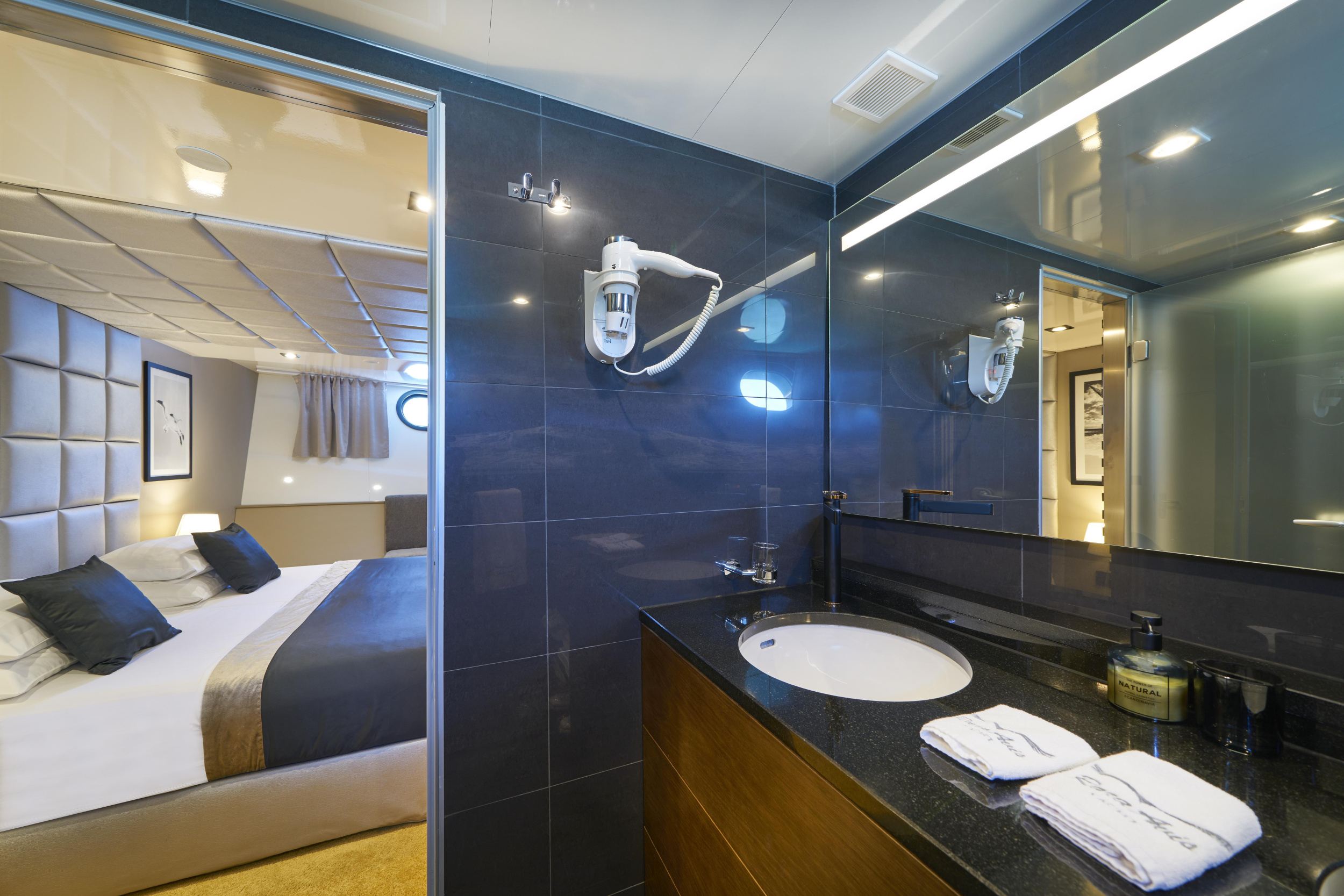 Photo #98 - Luxury Sailing Yacht Rara Avis (Rara Avis) en Split - 8692