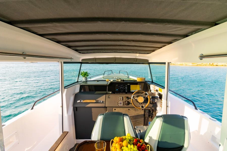 Axopar 37 XC Cross Cabin (MY CHARACTER)  - 59