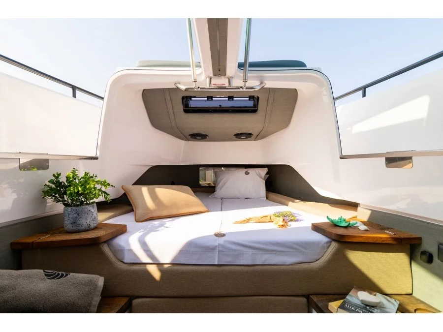 Axopar 37 XC Cross Cabin (MY CHARACTER) Interior image - 63