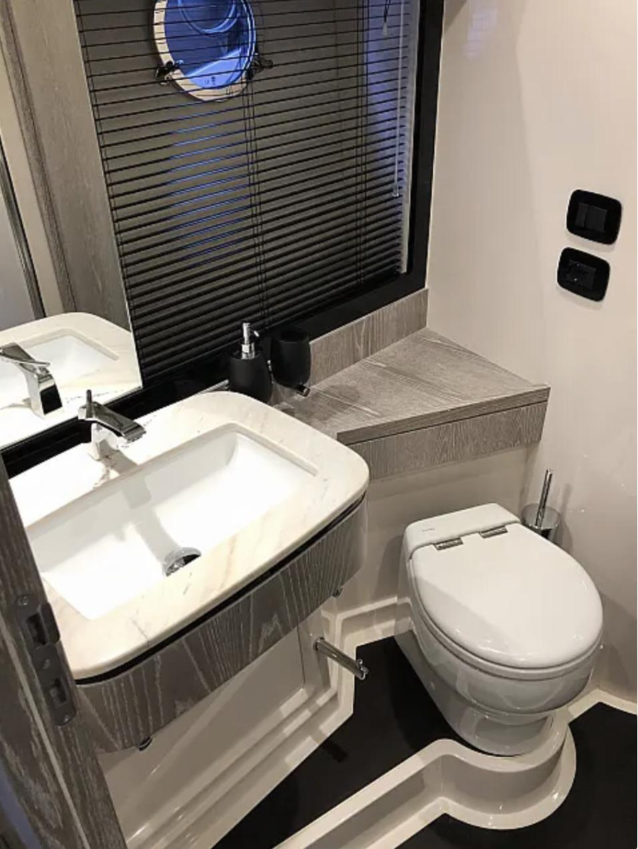 Azimut Magellano 53 — photo 8