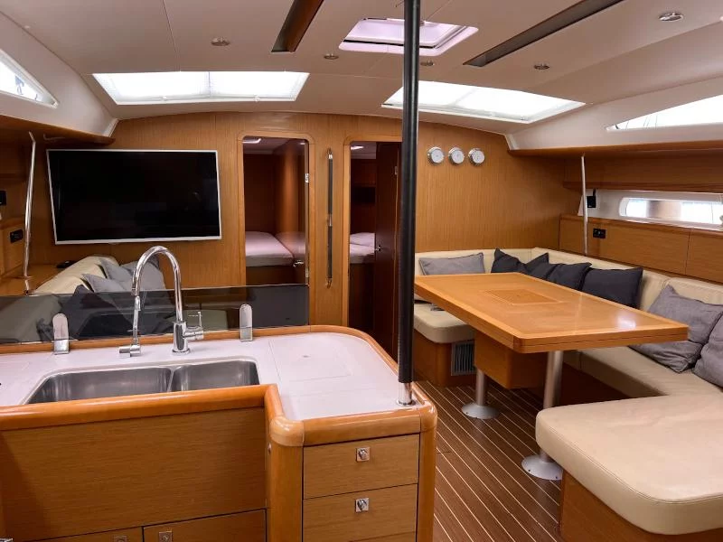 Jeanneau Yacht 53 (Anita) Interior image - 1