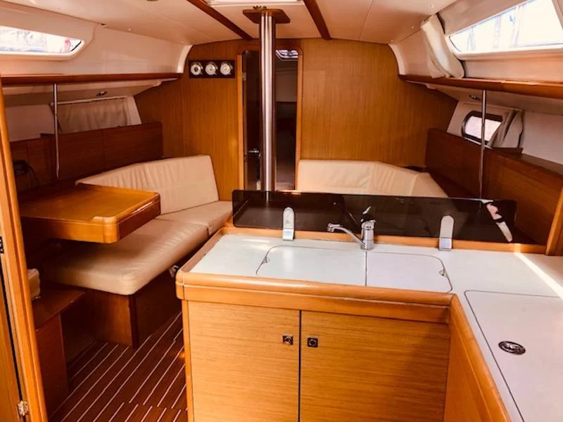 Sun Odyssey 36i performance (Bliksem) Interior image - 2