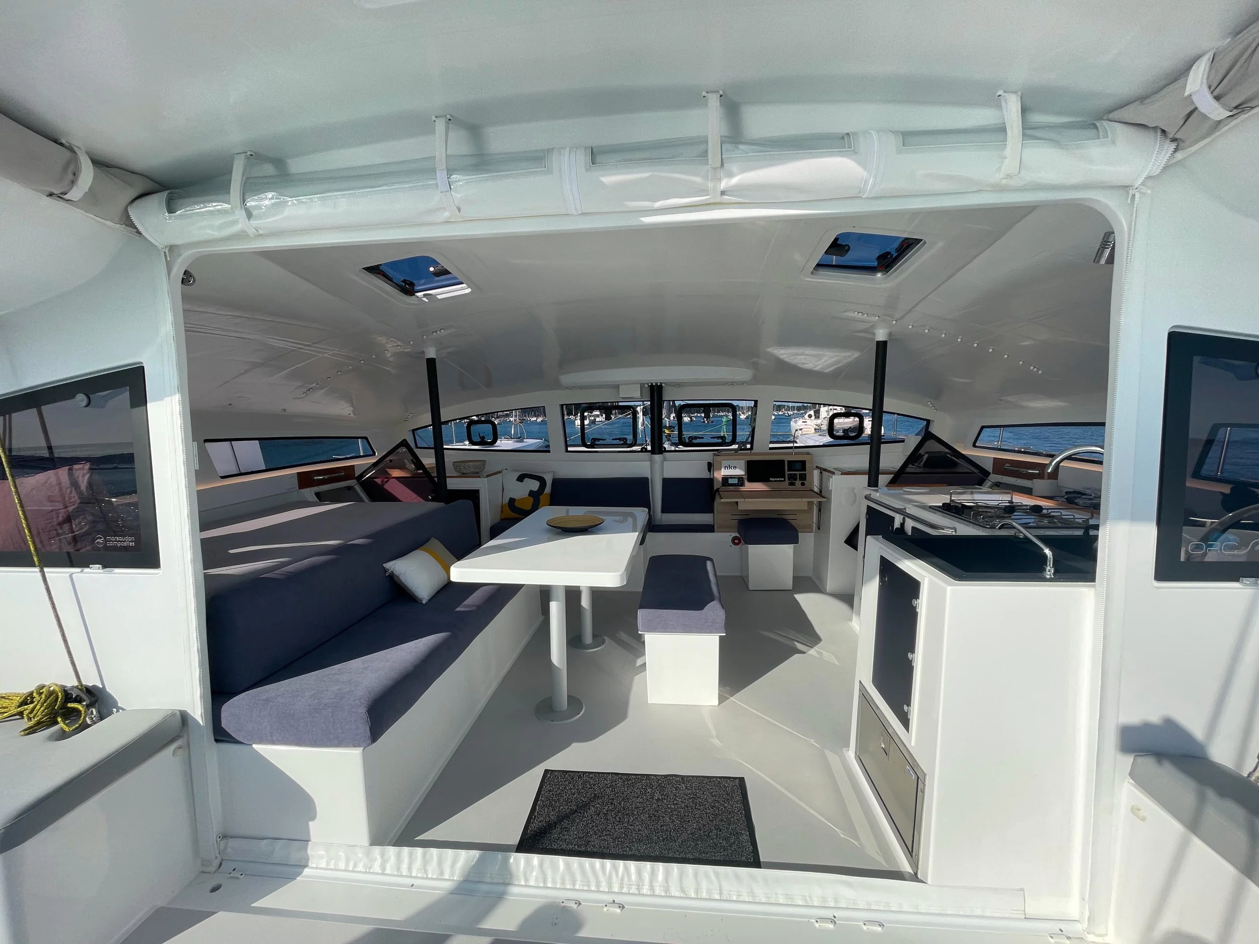 TS 42 (Manta Va'a) Interior image - 13