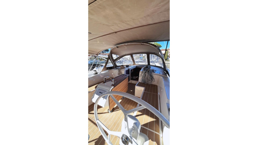 Bavaria C42 — photo 12