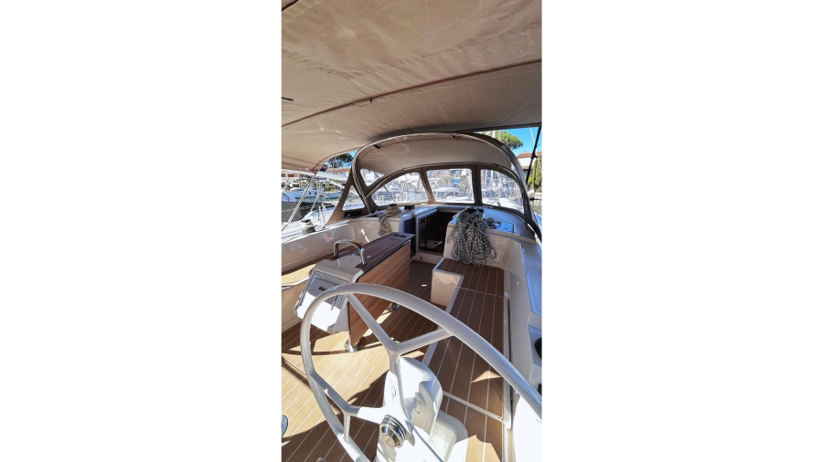 Bavaria C42 — photo 7
