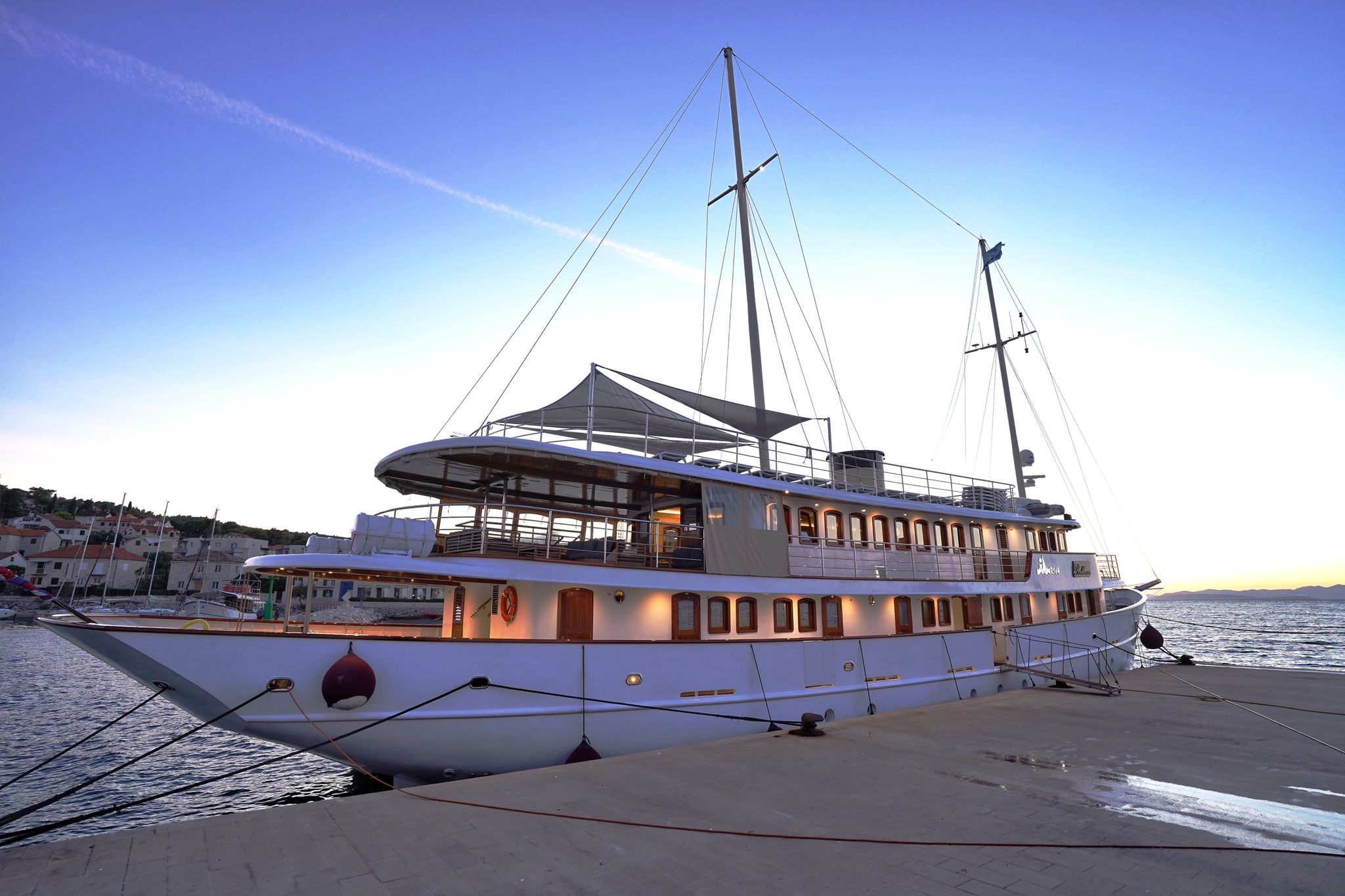 Photo #2 - Motoryacht Belleza (Bellezza) in Split - 21034