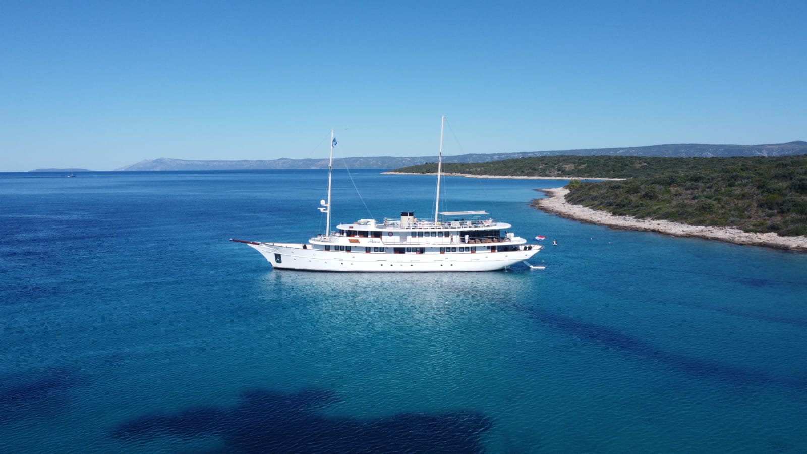 Photo #3 - Motoryacht Belleza (Bellezza) in Split - 21034