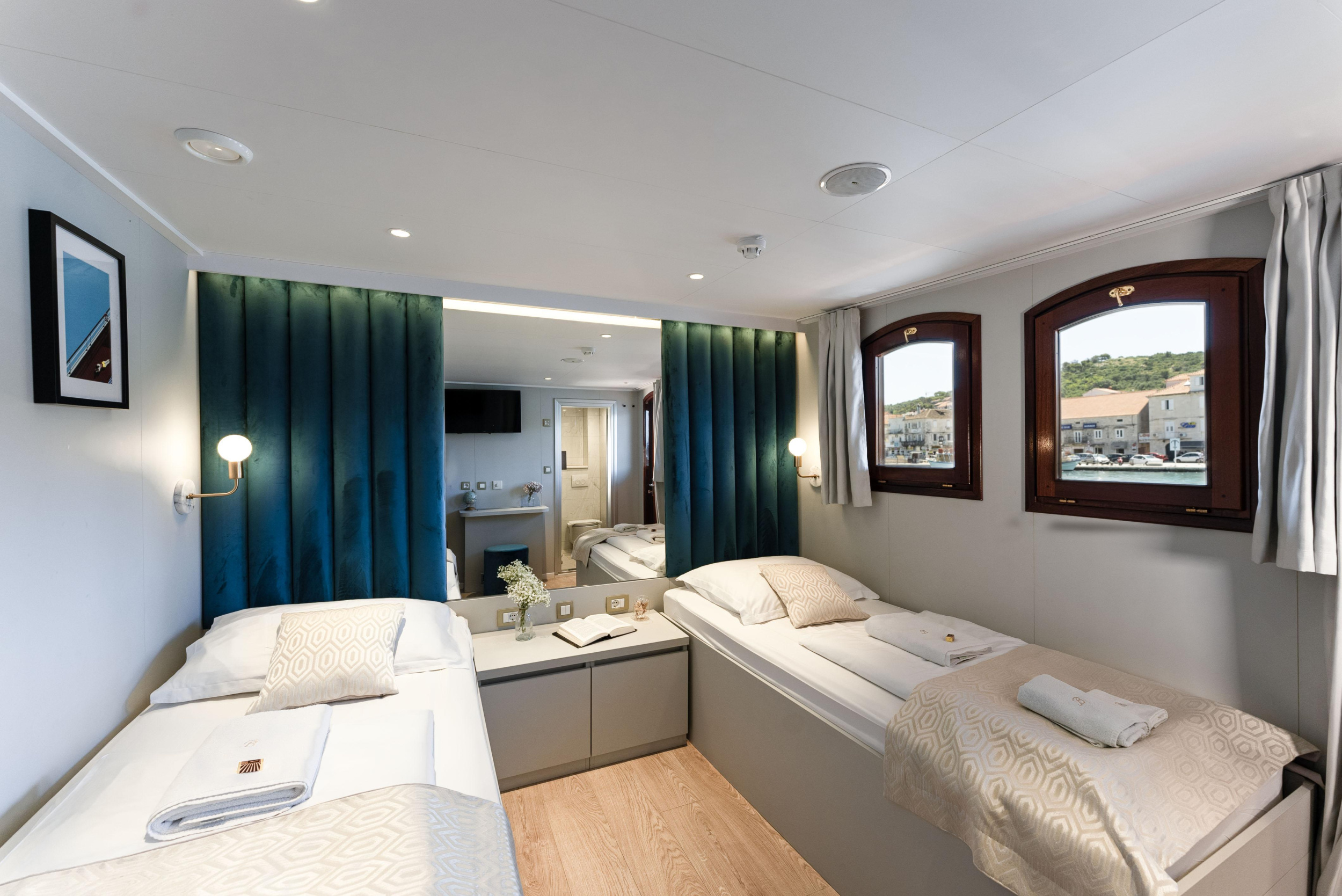 Photo #5 - Motoryacht Belleza (Bellezza) in Split - 21034
