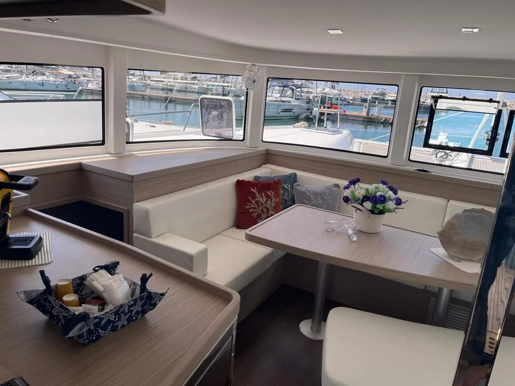 Lagoon 42 (Seaduction) Interior image - 7