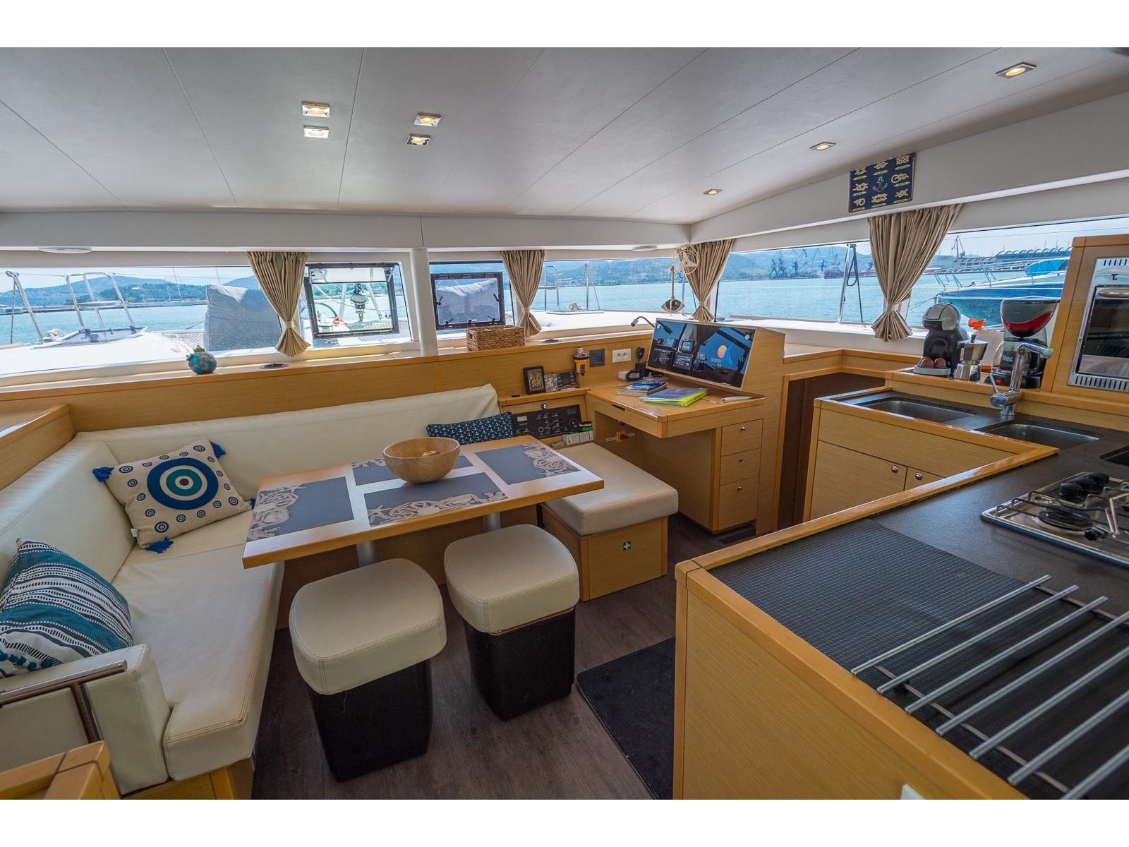 Lagoon 400 S2 — photo 3