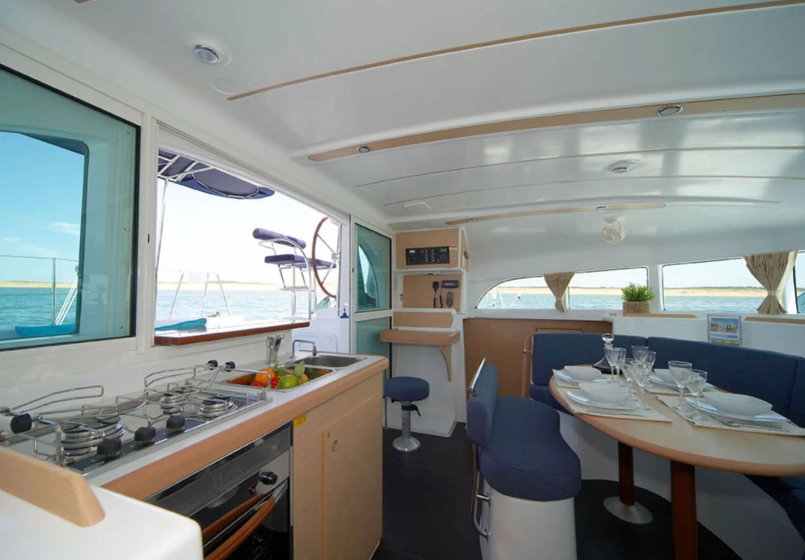 Lagoon 380 Owner (Miko)  - 15