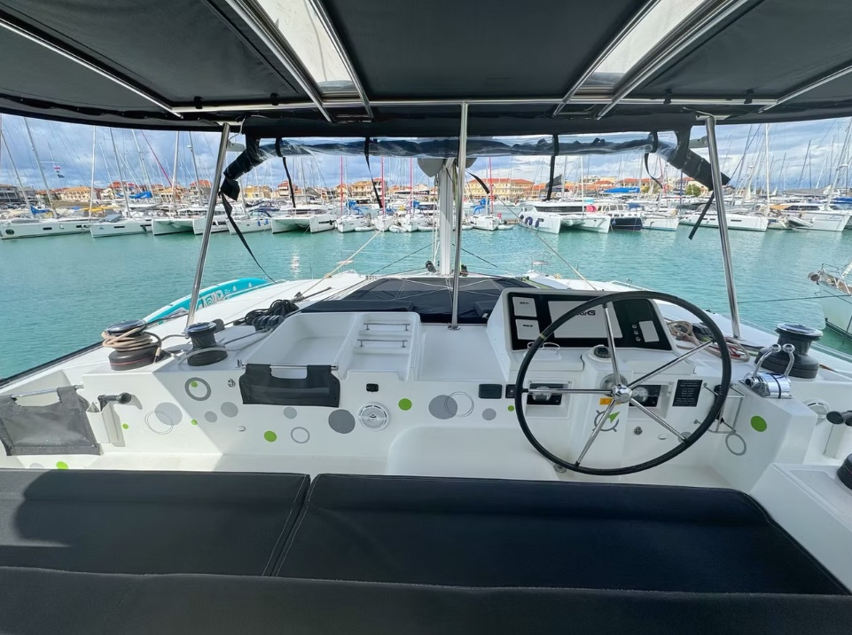 Lagoon 450 Fly — photo 18