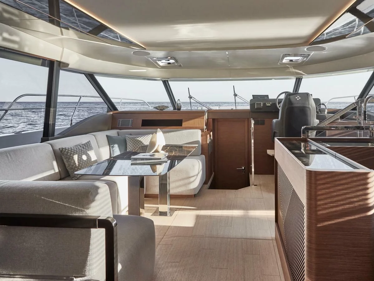 Prestige M48 (Diamond Si) Interior image - 11