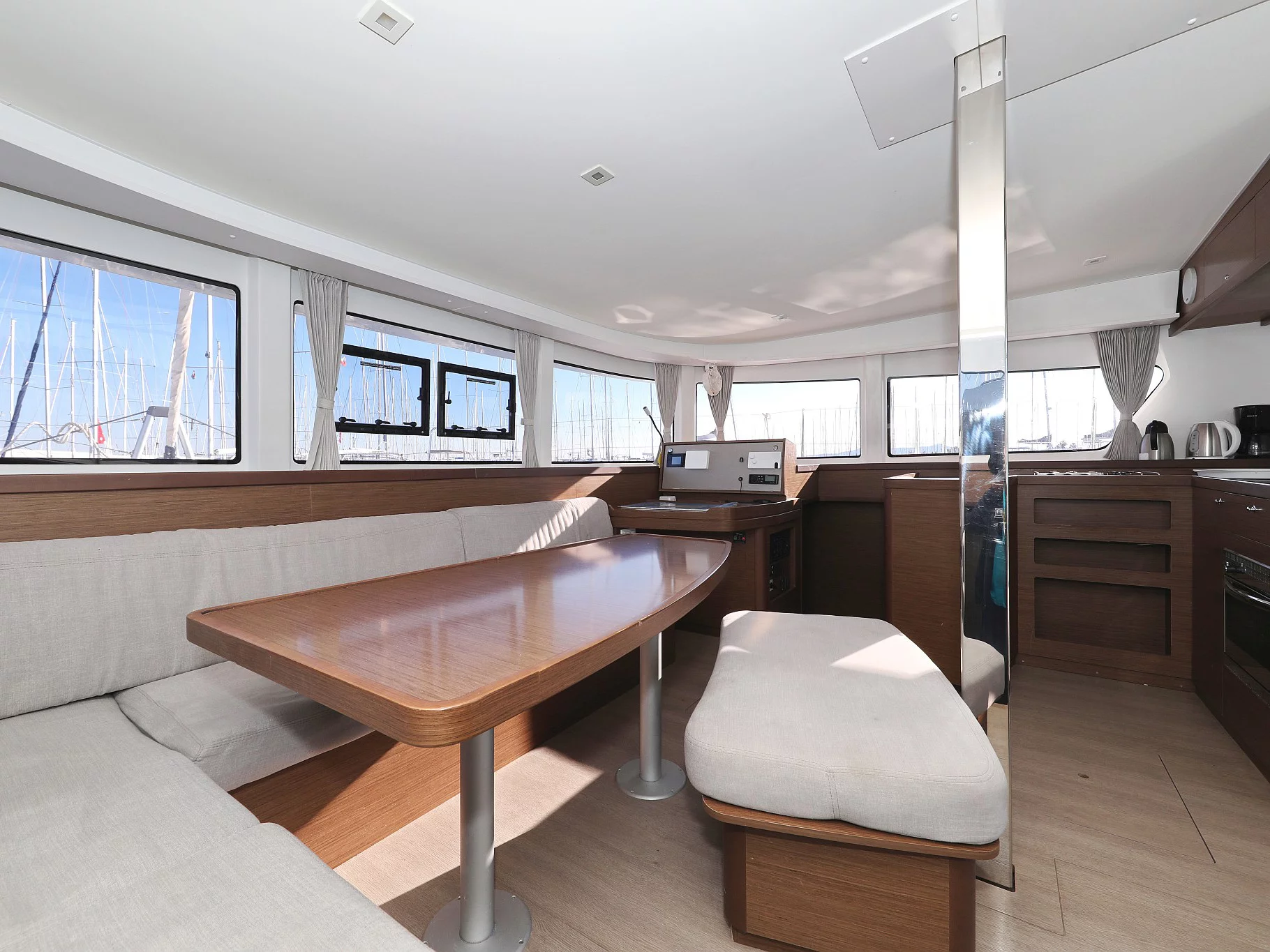 Lagoon 42 (FAT CAT) Interior image - 56
