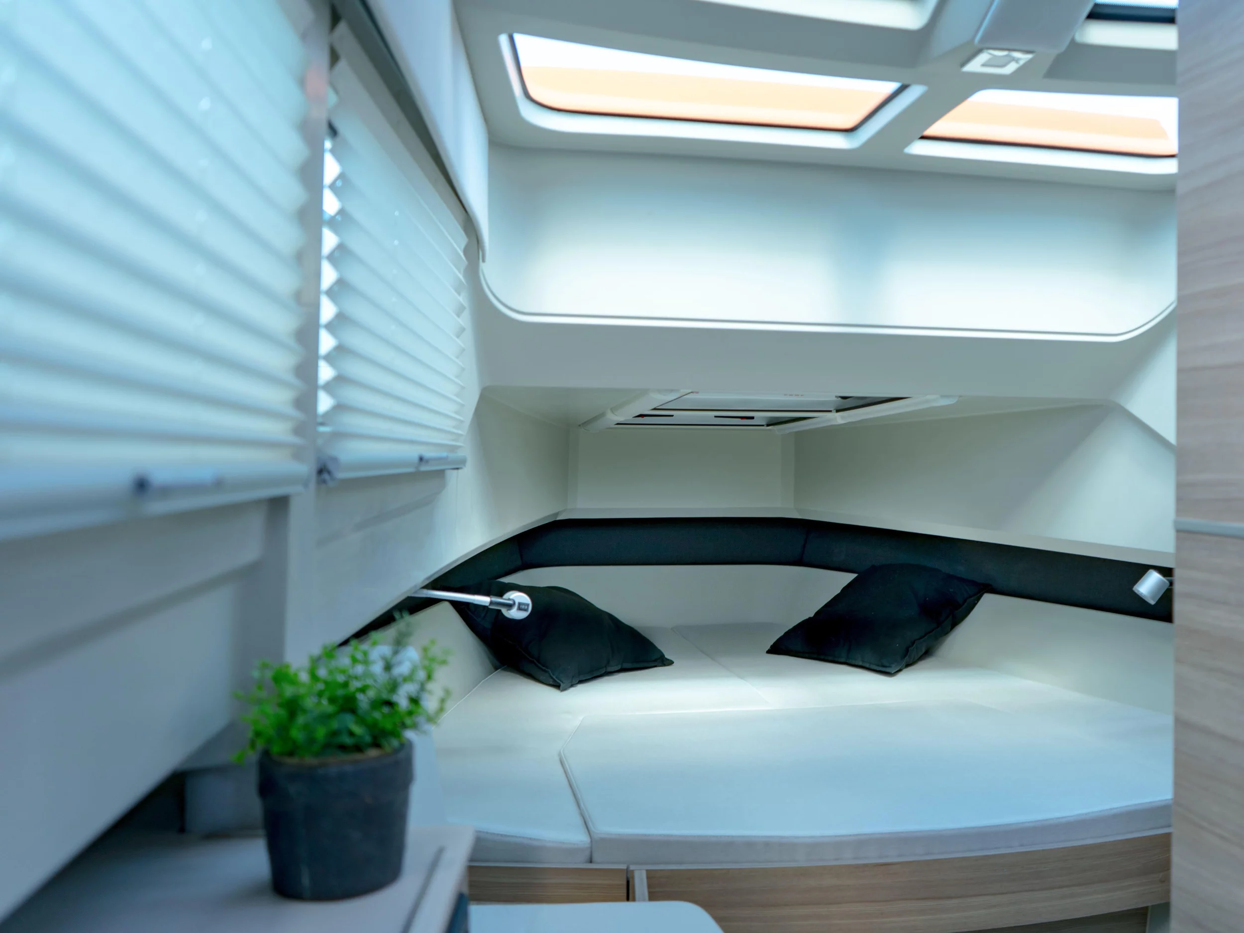 Saxdor 320 GTO (Poseidon) Interior image - 8