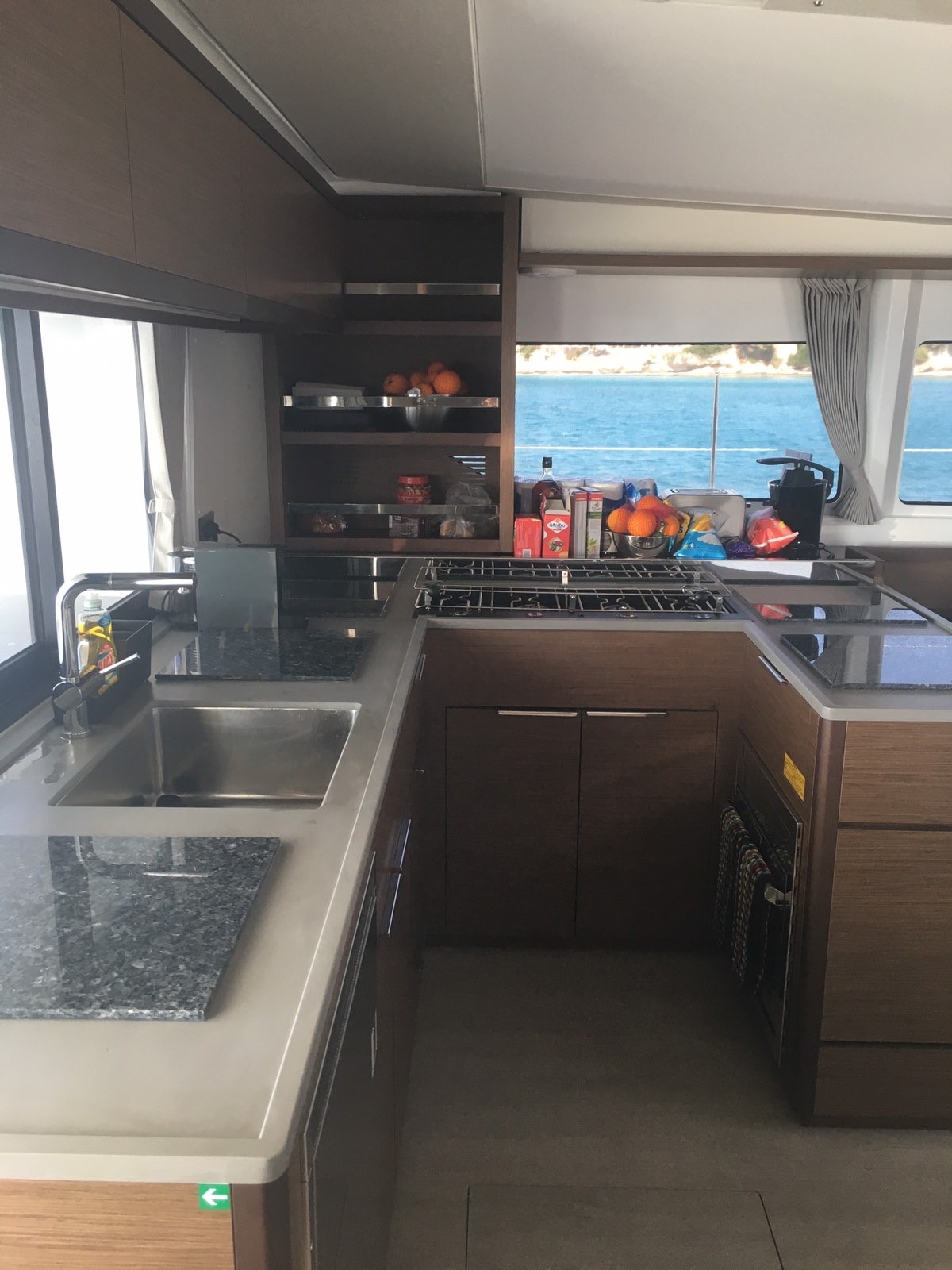 Photo #3 - Lagoon 46 (Margeo XVII ( - - - dishwasher)) en Athènes - 19196